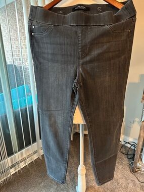 High-Rise Skinny Jeans in Dark Gray